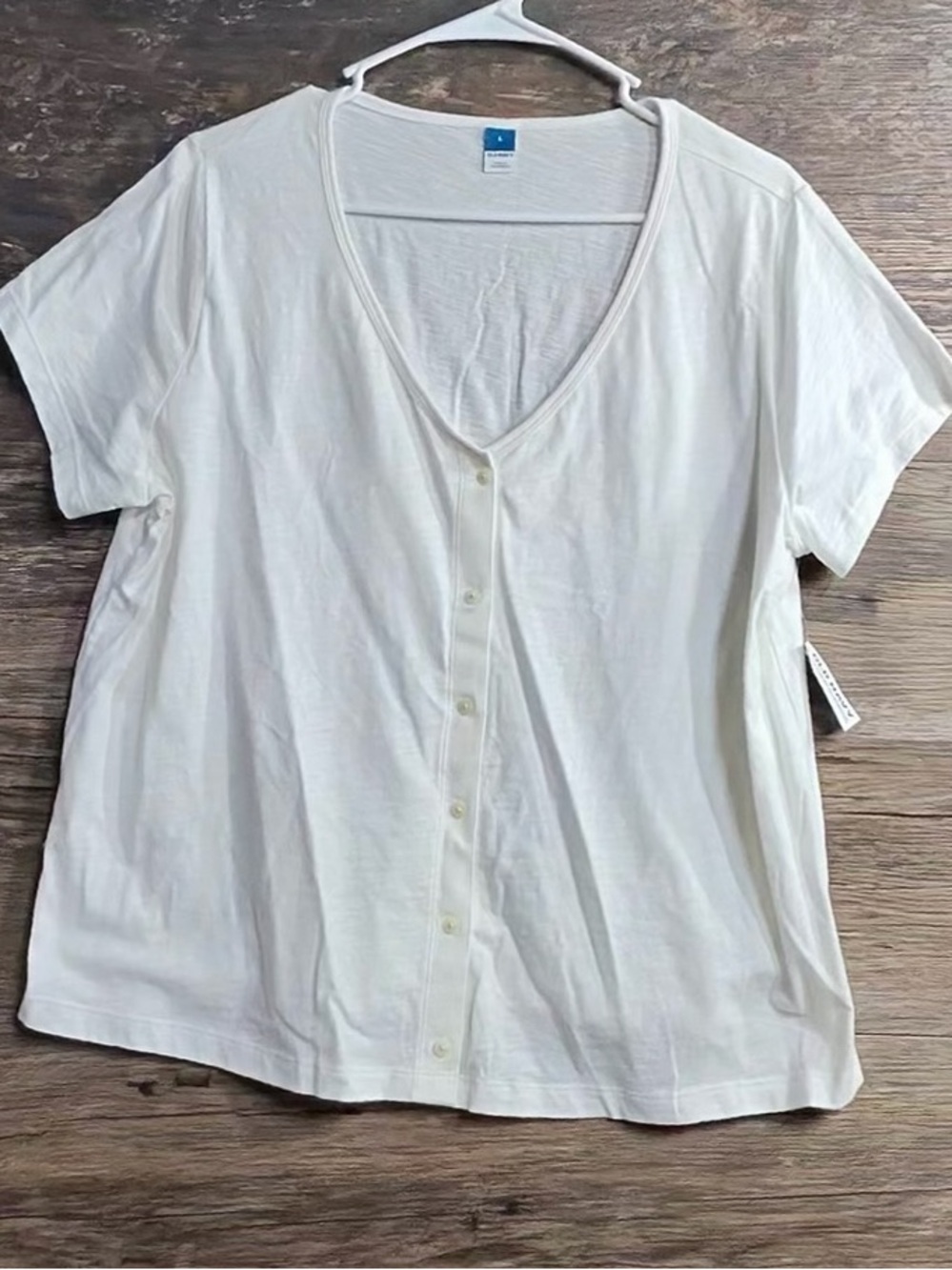Old Navy Cream V-Neck Short Sleeve Button Front Tee